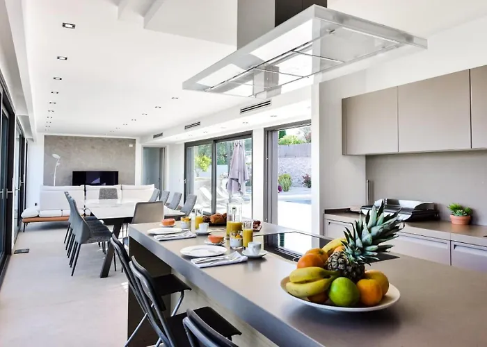 Résidence D’architecte Avec Piscine Chauffée Pour 10 ! - D’architecte Avec Piscine Chauffée Pour 10 ! Mae-1853 * Mandelieu