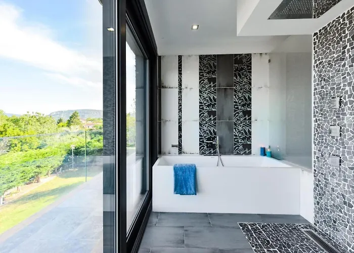 Résidence D’architecte Avec Piscine Chauffée Pour 10 ! - D’architecte Avec Piscine Chauffée Pour 10 ! Mae-1853